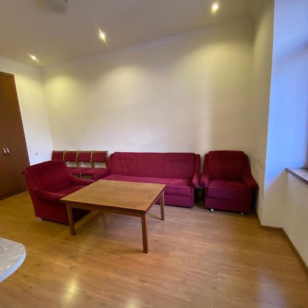 Renovated One Bedroom In The Touristic Center Of 耶烈万 外观 照片