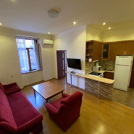 Renovated One Bedroom In The Touristic Center Of 耶烈万 外观 照片